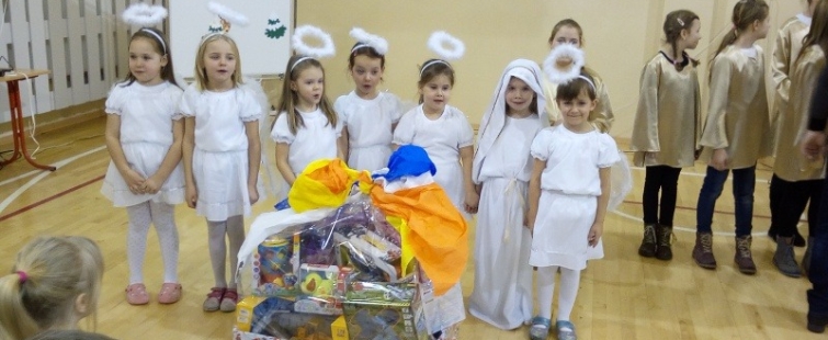 Powiększ obraz: Jasełka przedszkolaków podczas Chebziańskiego kolędowania